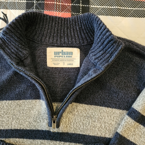 Urban Pipeline~Men's Navy/Gray~Quarter Zip~Sweater - Picture 2 of 10